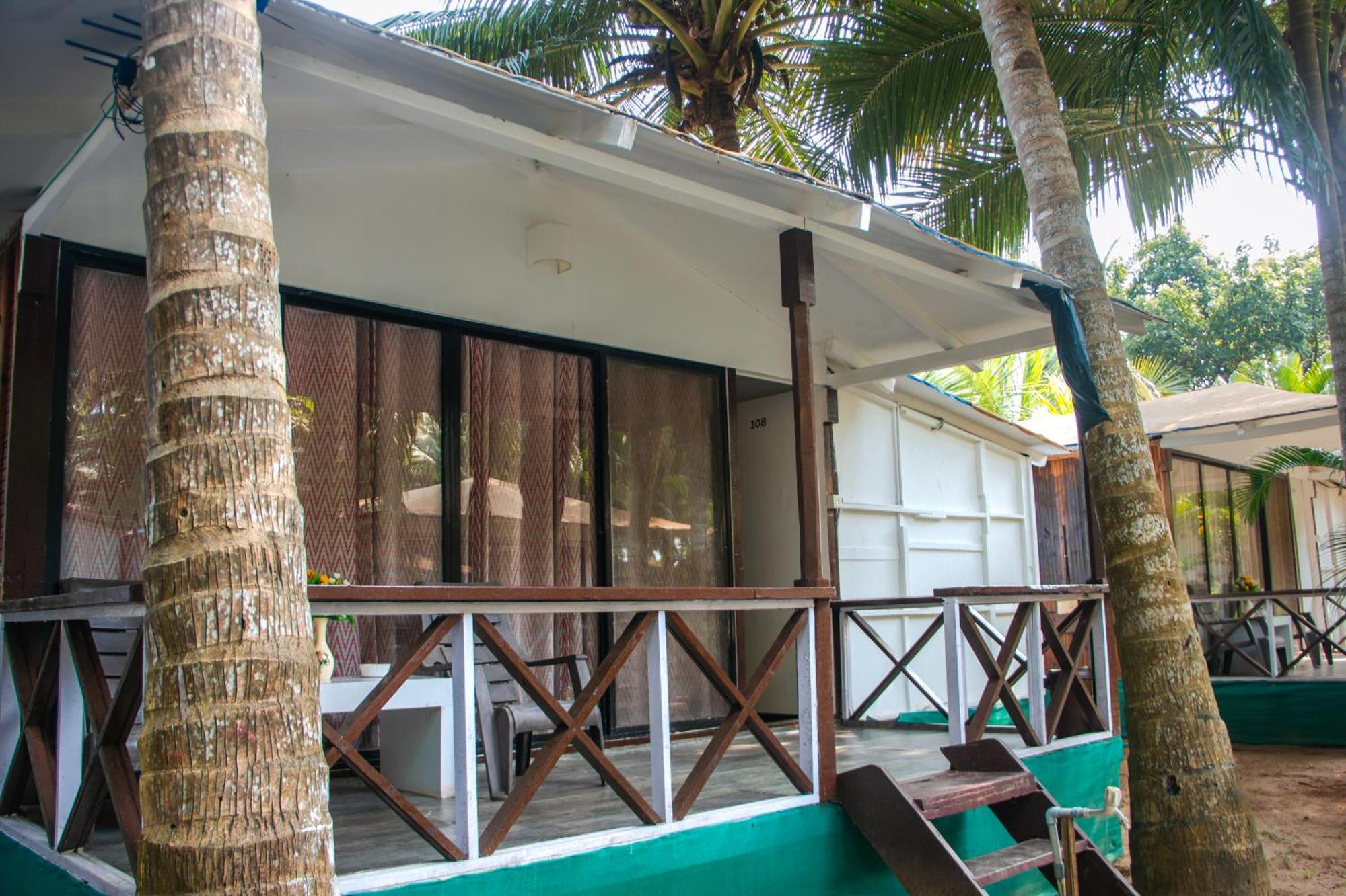 Cuba Patnem Hotel Patnem Beach Екстериор снимка