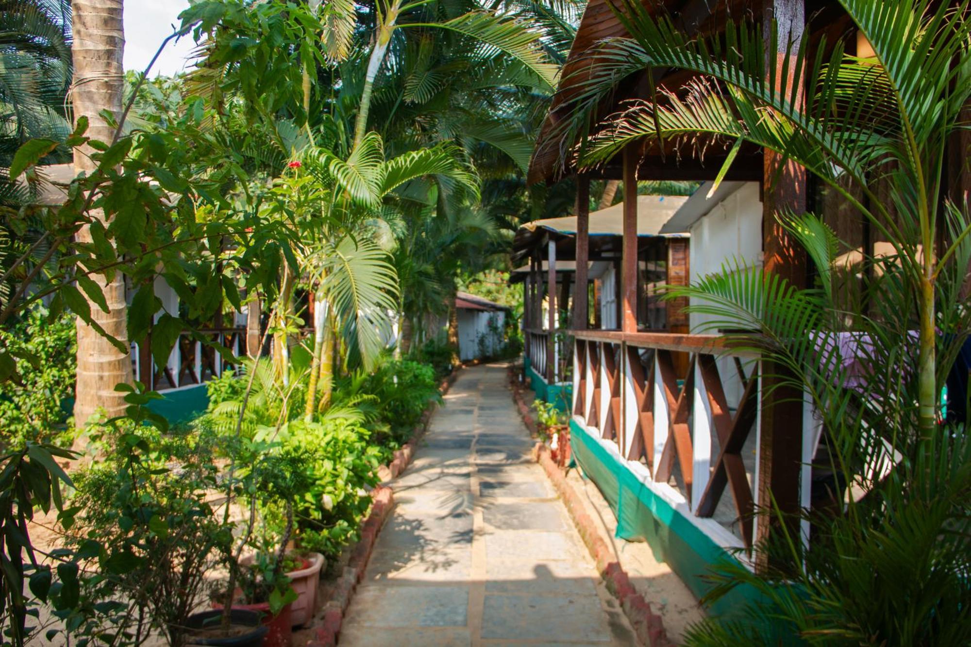 Cuba Patnem Hotel Patnem Beach Екстериор снимка